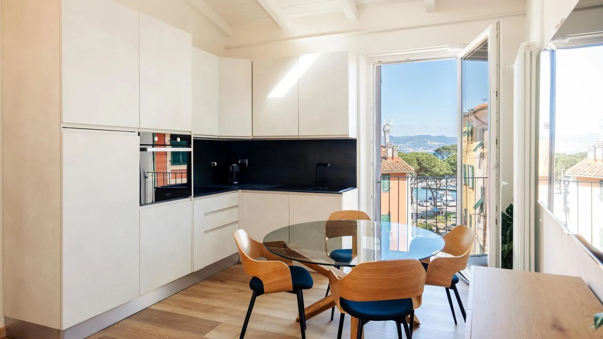 Apartment Cadamare Charming Rooms In Portovenere La Spezia